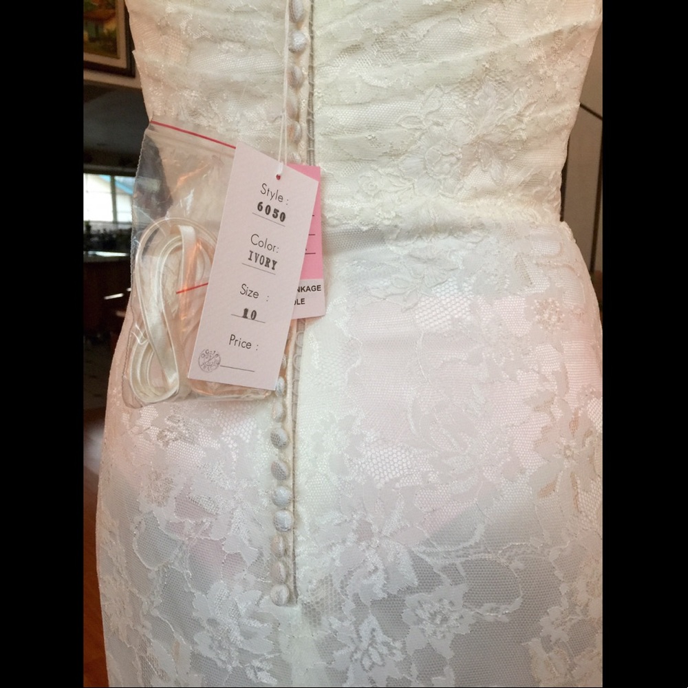 NWT Unaltered Ivory Lace Strapless Wedding Dress - Picture 10 of 11